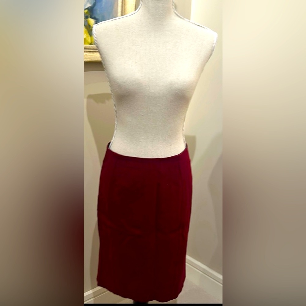 Ann Taylor Burgundy Knee-Length Skirt – Size 4